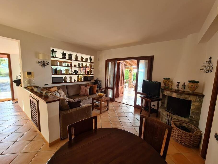 Villa Del Carrubo A Due Passi Dal Mare Di Cefalu Collesano Habitación foto
