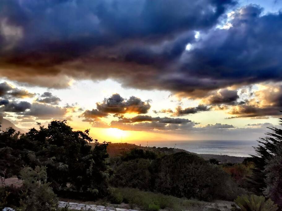 Villa Del Carrubo A Due Passi Dal Mare Di Cefalu Collesano Habitación foto